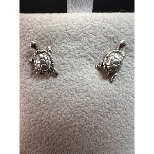 Vintage Tiny sterling silver turtle stud earrings